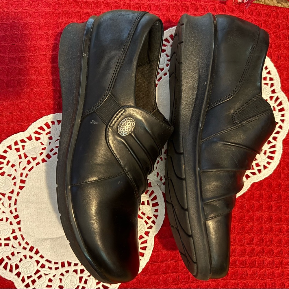 Clarks Black Leather Loafers - Picture 2 of 4